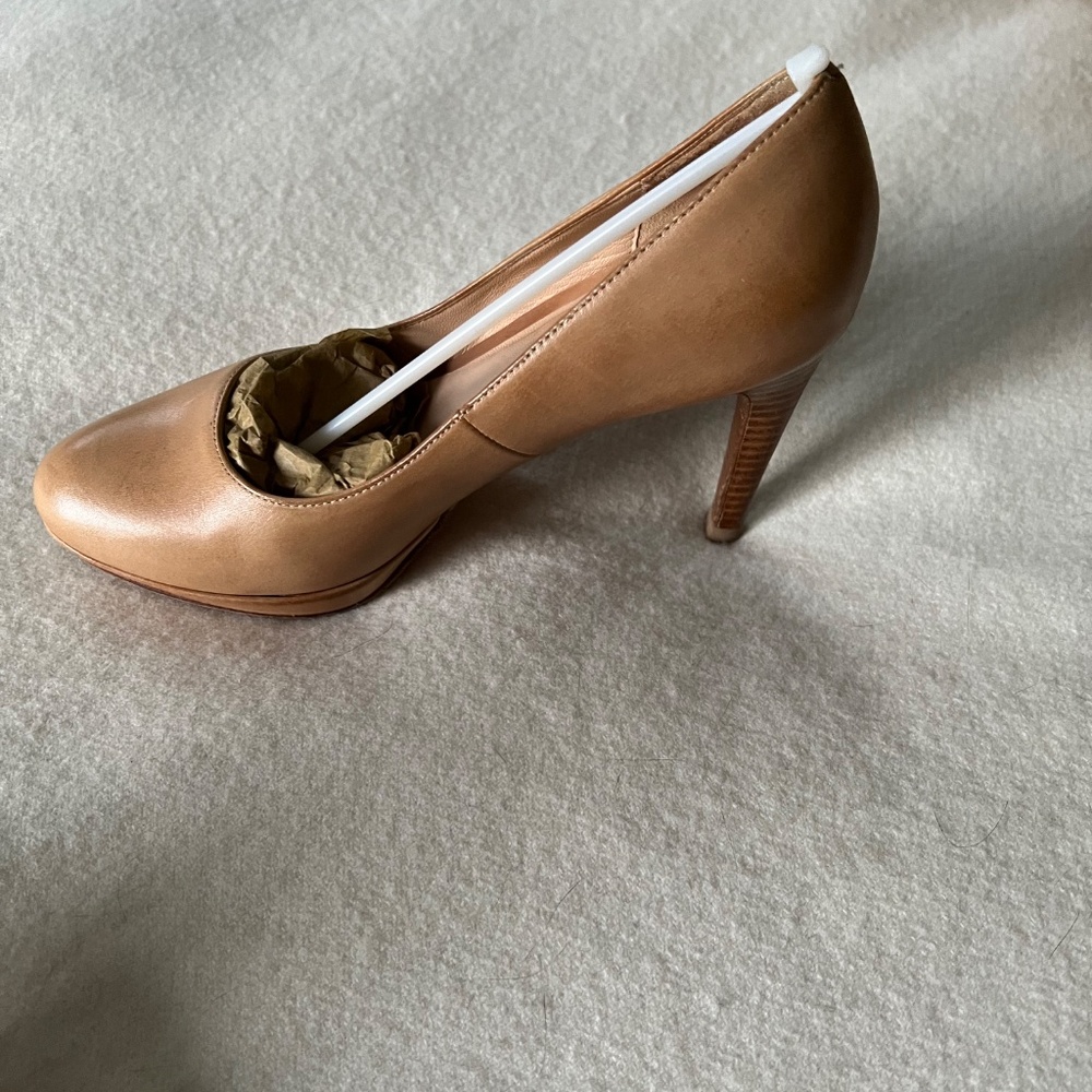 Cole Haan Chelsea Pumps Sandstone Size 6 - Picture 5 of 15